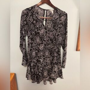 Leith black and white floral dress subtle high low size xs long sleeve
